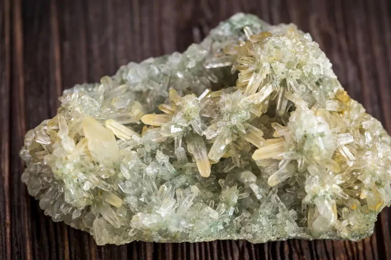 Comment nettoyer du quartz brut pour le purifier en lithothérapie ?