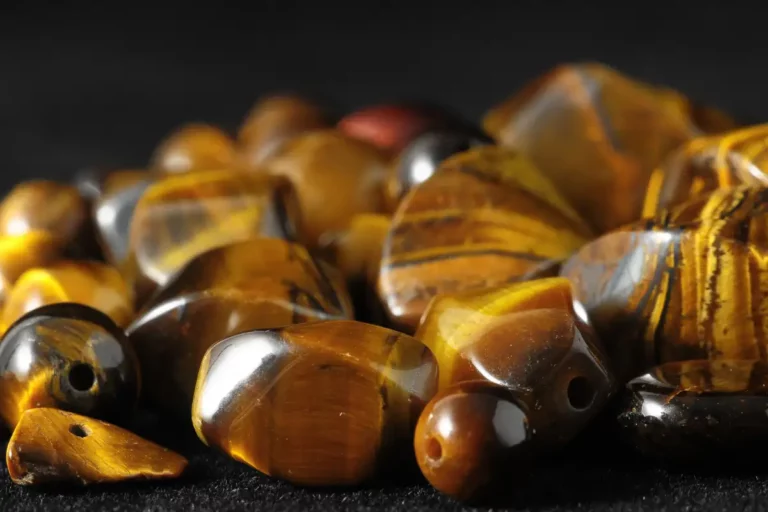 Comment purifier une pierre œil de tigre en lithothérapie facilement ?