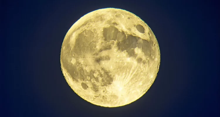 Pleine lune du 12 mai : nos 3 conseils pour bien recharger vos pierres naturelles