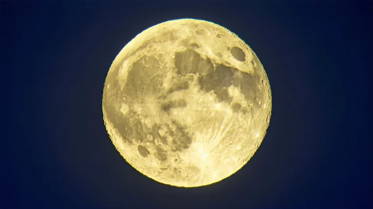 Pleine lune du 12 mai : nos 3 conseils pour bien recharger vos pierres naturelles