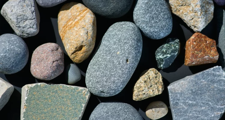 Débuter en lithothérapie : les 5 pierres à avoir chez soi
